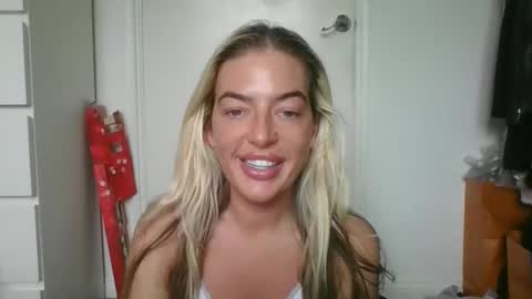 Snapshot of rubyredxxxoxxx chatting on December 14, 10:34 am rubyredxxxoxxx online show from December 14, 10:34 am