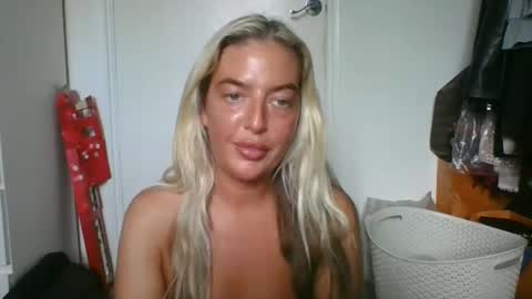 Snapshot of rubyredxxxoxxx chatting on December 22, 12:27 pm rubyredxxxoxxx online show from December 22, 12:27 pm