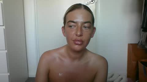 Snapshot of rubyredxxxoxxx chatting on January 11, 12:40 pm rubyredxxxoxxx online show from January 11, 12:40 pm