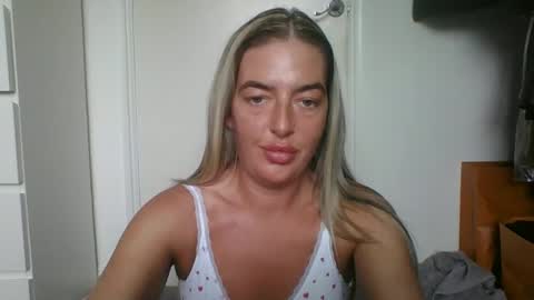 Snapshot of rubyredxxxoxxx chatting on February 16, 12:32 pm rubyredxxxoxxx online show from February 16, 12:32 pm