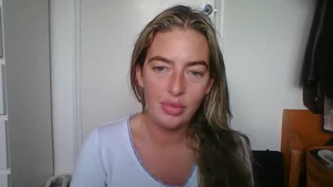 Snapshot of rubyredxxxoxxx chatting on October 6, 7:17 am rubyredxxxoxxx online show from October 6, 7:17 am