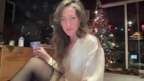 Snapshot of rubywavesback chatting on November 28, 6:27 am rubywavesback online show from November 28, 6:27 am