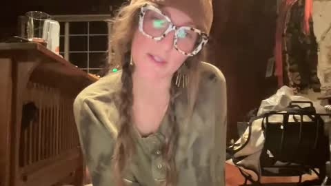 Snapshot of rubywavesback chatting on December 17, 5:02 am rubywavesback online show from December 17, 5:02 am