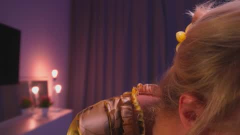 Snapshot of rue_novella chatting on September 17, 3:14 pm Mila online show from September 17, 3:14 pm