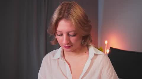 Snapshot of rue_novella chatting on November 5, 6:02 am Mila online show from November 5, 6:02 am