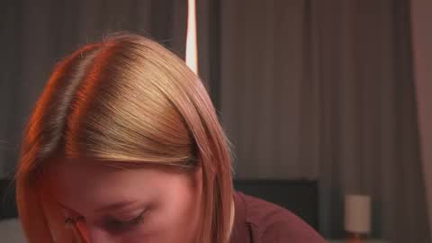 Snapshot of rue_novella chatting on November 21, 4:22 am Mila online show from November 21, 4:22 am