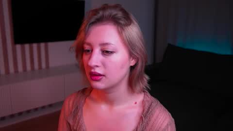 Snapshot of rue_novella chatting on November 26, 4:13 am Mila online show from November 26, 4:13 am