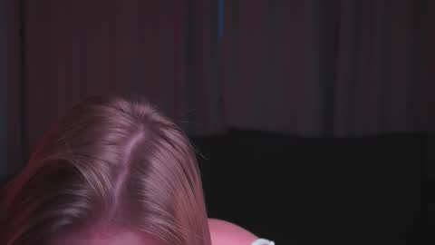 Snapshot of rue_novella chatting on November 27, 4:14 am Mila online show from November 27, 4:14 am