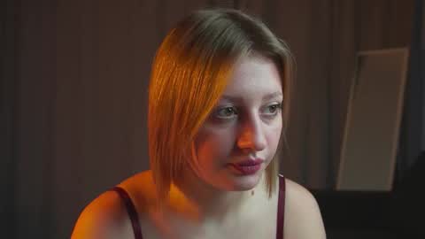 Snapshot of rue_novella chatting on November 28, 4:26 am Mila online show from November 28, 4:26 am