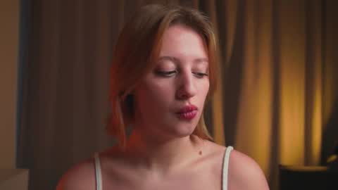 Snapshot of rue_novella chatting on December 1, 4:17 am Mila online show from December 1, 4:17 am