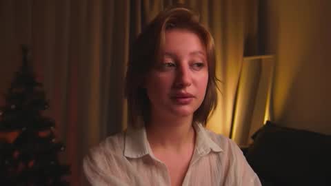 Snapshot of rue_novella chatting on December 3, 4:09 am Mila online show from December 3, 4:09 am