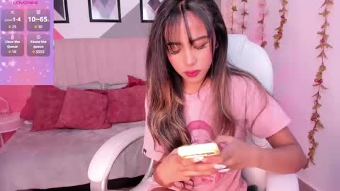 rue_zue online show from June 7, 12:31 pm