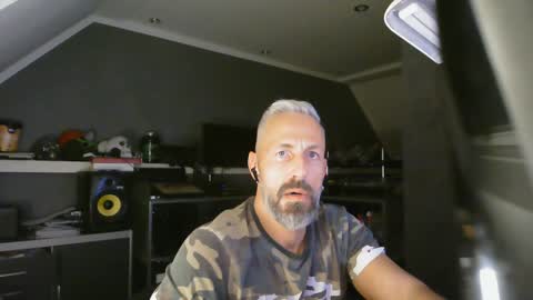 Snapshot of ruffi77 chatting on January 5, 4:06 pm Chico que rico Caliente online show from January 5, 4:06 pm