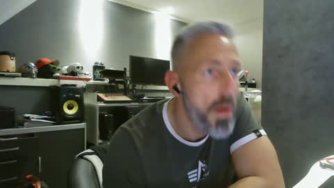 Snapshot of ruffi77 chatting on January 24, 12:20 pm Chico que rico Caliente online show from January 24, 12:20 pm