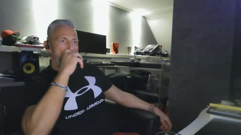 Snapshot of ruffi77 chatting on January 30, 11:34 pm Chico que rico Caliente online show from January 30, 11:34 pm