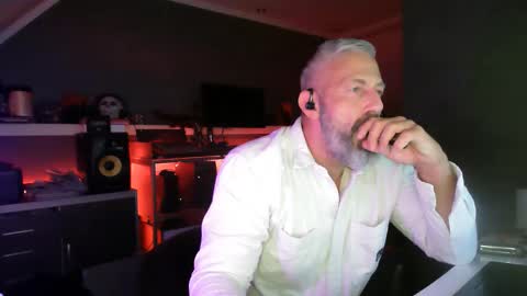 Snapshot of ruffi77 chatting on November 2, 1:52 am Chico que rico Caliente online show from November 2, 1:52 am