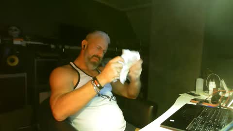 Chico que rico Caliente online show from February 19, 3:13 am