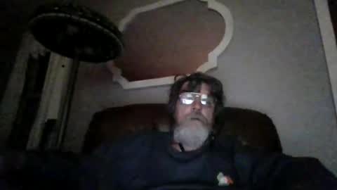 Snapshot of runningaround60 chatting on December 30, 3:25 am runningaround60 online show from December 30, 3:25 am