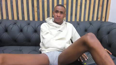 Snapshot of runnyx_09 chatting on December 18, 6:32 am Runnix online show from December 18, 6:32 am