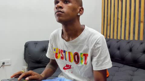 Snapshot of runnyx_09 chatting on December 29, 11:07 am Runnix online show from December 29, 11:07 am