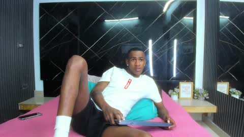 Snapshot of runnyx_09 chatting on September 24, 9:29 pm Runnix online show from September 24, 9:29 pm