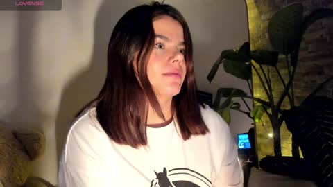 Lorenn online show from December 18, 2:10 am