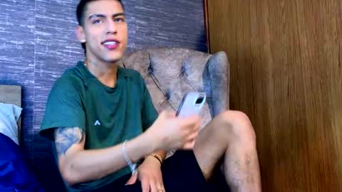 Snapshot of russell_adams_ chatting on February 5, 12:31 am R U S S E L L online show from February 5, 12:31 am