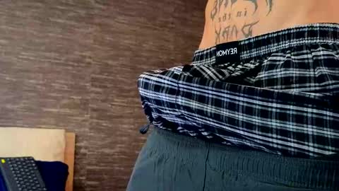 Snapshot of russell_adams_ chatting on February 26, 2:36 pm R U S S E L L online show from February 26, 2:36 pm