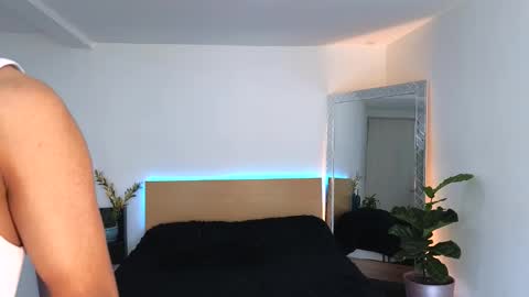 Snapshot of russell_adams_ chatting on September 15, 7:36 pm R U S S E L L online show from September 15, 7:36 pm