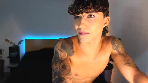 Snapshot of russell_adams_ chatting on September 16, 10:44 pm R U S S E L L online show from September 16, 10:44 pm