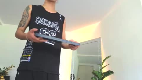 Snapshot of russell_adams_ chatting on September 29, 12:54 pm R U S S E L L online show from September 29, 12:54 pm