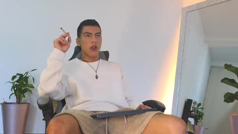 Snapshot of russell_adams_ chatting on October 5, 11:30 am R U S S E L L online show from October 5, 11:30 am