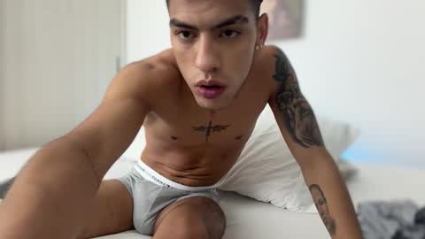  R U S S E L L  online show from November 29, 2:20 pm