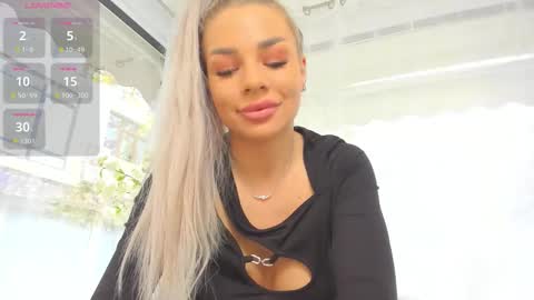 Snapshot of russian_ava chatting on November 6, 9:32 am Ava online show from November 6, 9:32 am