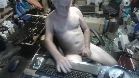 Snapshot of russtenail21 chatting on September 13, 10:42 pm Russtenail21 online show from September 13, 10:42 pm