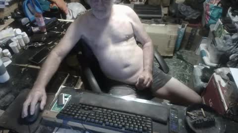 Snapshot of russtenail21 chatting on September 22, 4:31 pm Russtenail21 online show from September 22, 4:31 pm