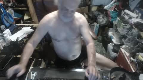 Snapshot of russtenail21 chatting on October 16, 9:05 pm Russtenail21 online show from October 16, 9:05 pm