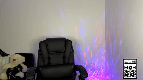 Snapshot of ruthless_111 chatting on October 30, 8:20 pm Nika online show from October 30, 8:20 pm