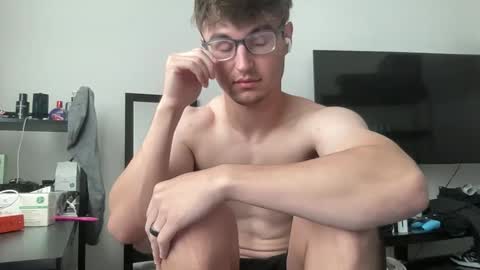 Snapshot of ryan287747 chatting on May 28, 7:00 pm ryan online show from May 28, 7:00 pm