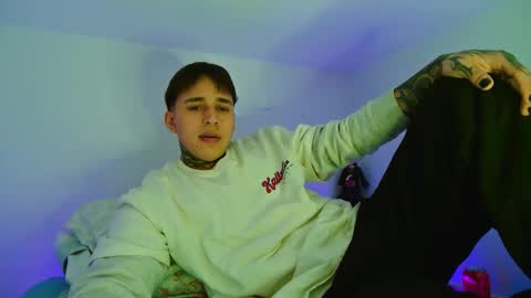 ryan_blake1 online show from March 14, 7:41 pm