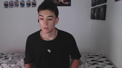 Snapshot of ryan_valentine17 chatting on May 26, 8:38 pm ryan online show from May 26, 8:38 pm