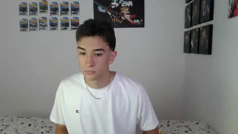 Snapshot of ryan_valentine17 chatting on June 14, 5:37 pm ryan online show from June 14, 5:37 pm