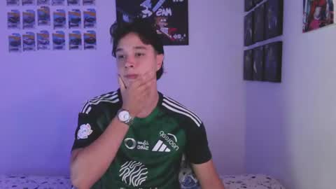 Snapshot of ryan_valentine17 chatting on June 16, 3:53 am ryan online show from June 16, 3:53 am