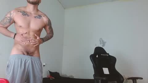 Snapshot of ryan_warren18 chatting on December 22, 12:39 am RYAN online show from December 22, 12:39 am