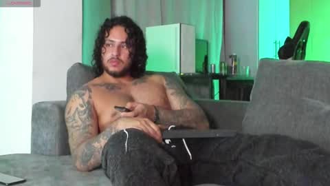 Snapshot of ryan_warren18 chatting on February 8, 6:17 am RYAN online show from February 8, 6:17 am