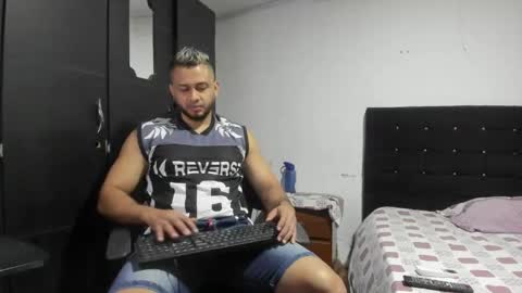 ryan_xc1 online show from June 7, 12:59 am