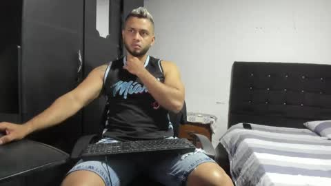 ryan_xc1 online show from June 8, 1:28 am