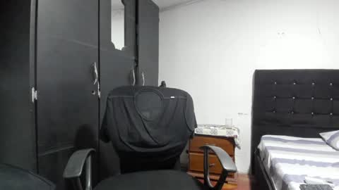 ryan_xc1 online show from June 10, 2:56 am