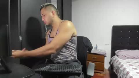 ryan_xc1 online show from June 16, 2:14 am
