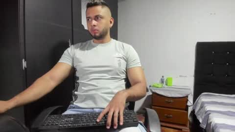 ryan_xc1 online show from July 14, 3:33 am